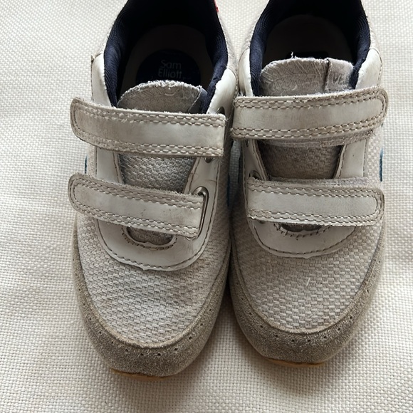 Veja kids sneakers size 10 - Picture 2 of 3